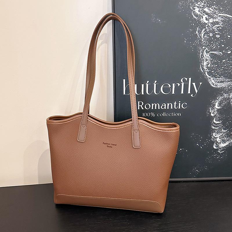 Large-capacity bags women's autumn and winter versatile new fashion shoulder bags are now popular commuter tote bags