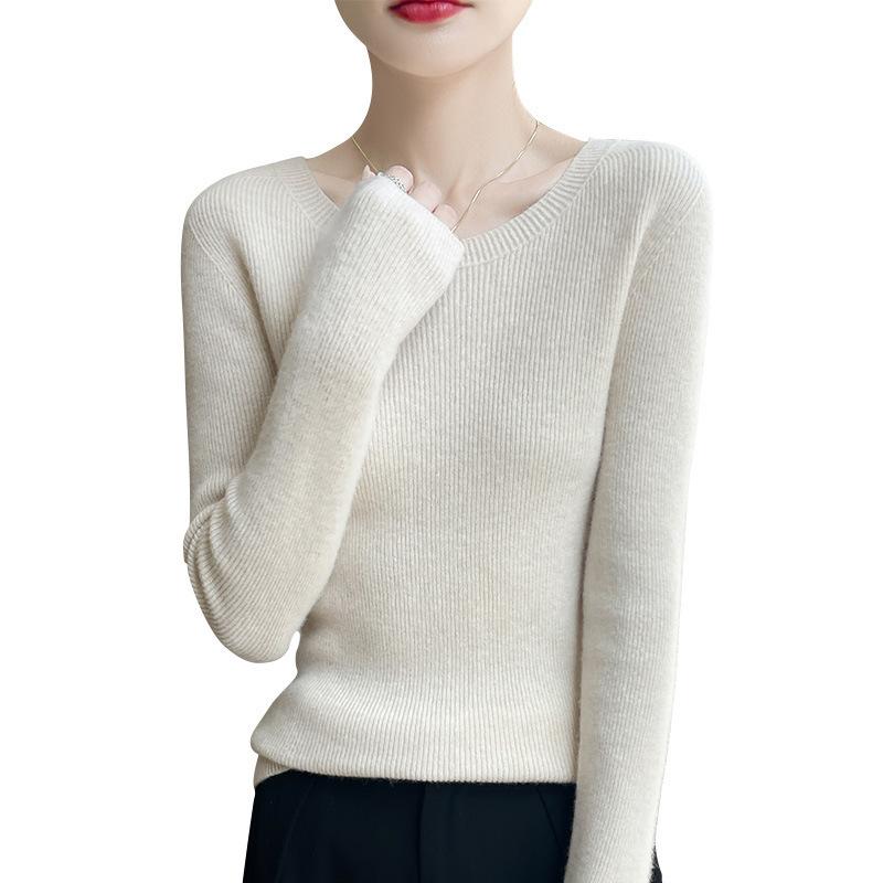 A New Slimming and Form-fitting Knitted Sweater for Autumn and Winter A Solid Color Round-neck Base Layer with A Sweater As An Inner Layer
