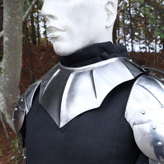 

Немецкий готический доспех-горжет