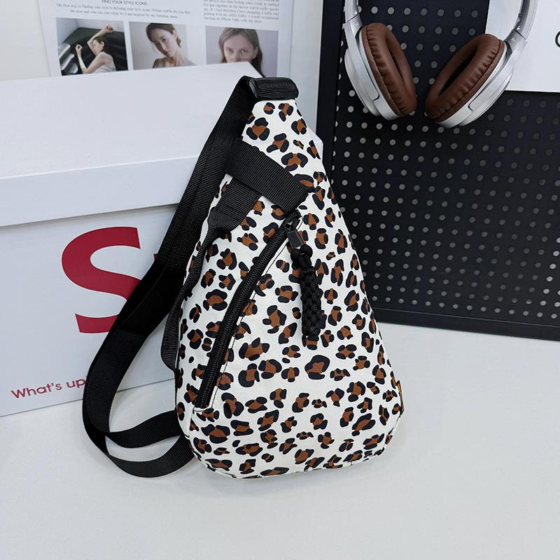 

Trendy leopard print large-capacity breast bag niche versatile shoulder bag high-end casual commuter messenger bag