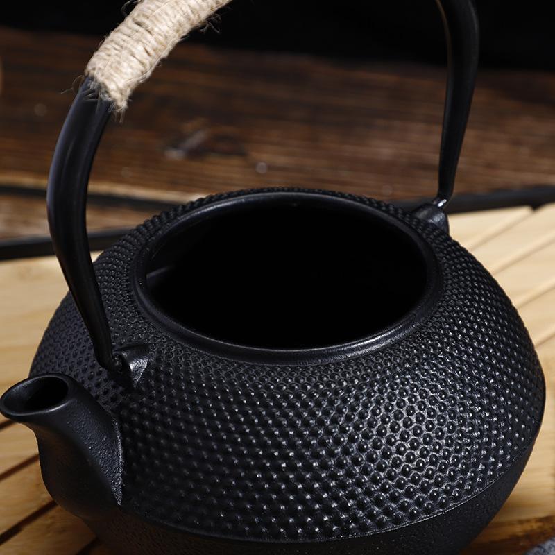 Japanese Iron Tea Pot with Stainless Steel Infuser Cast Iron Teapot Tea Kettle for Boiling Water Oolong Tea ZM1031