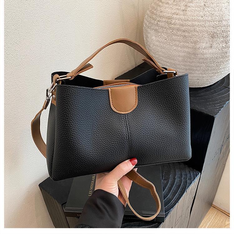 Solid Color Pendant 2025 Spring Retro New Simple Fashion Trend Temperament Casual Portable Shoulder Messenger Women's Bag