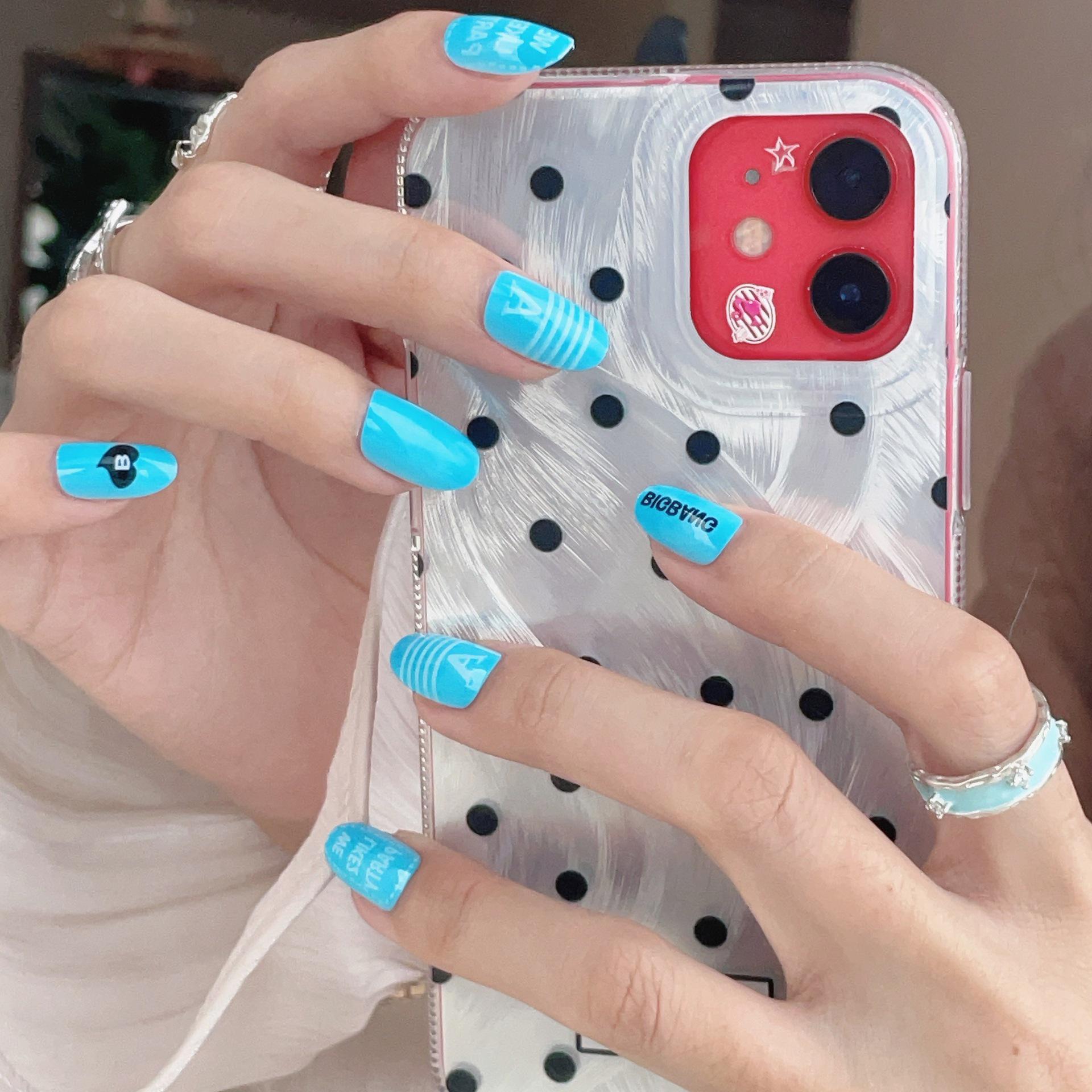 

Sky Blue Heart Stripe Removable Wearable False Nails – Cute Manicure Tips