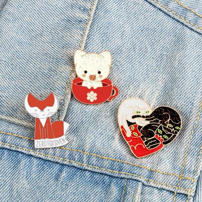 Broche de Animales Gatos Zorro Dibujos Animados Taza de Té Gatito Pines de Esmalte Insignia Personalizada de Personalidad Divertida Pin de Solapa para Bolsos Ropa Joyería de Moda Regalo