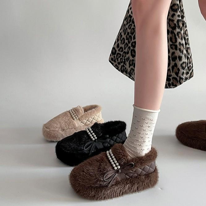 Design sense pearl bow fluffy shoes women's autumn and winter French retro thick-soled one-pedal temperament European cotton shoes