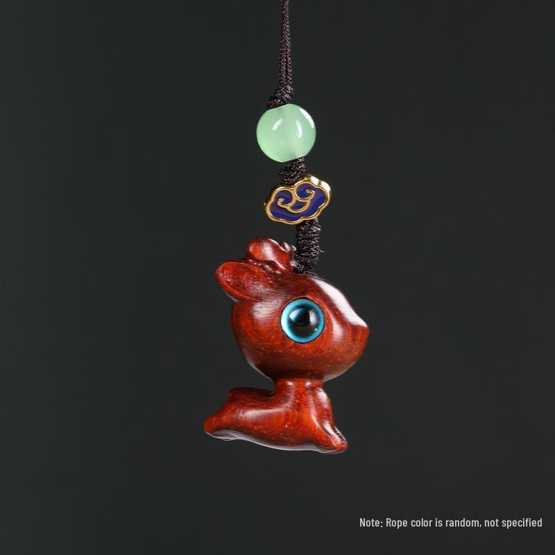 Green Sandalwood Deer Pendant Keychain: Wood Carving Charm for Bags and Ornaments