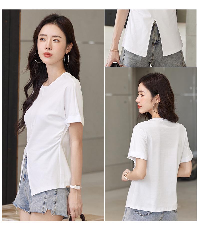 Tricou de damă cu mânecă scurtă din bumbac mercerizat în stil coreean, cu mâneci suflecate și șliț lateral.