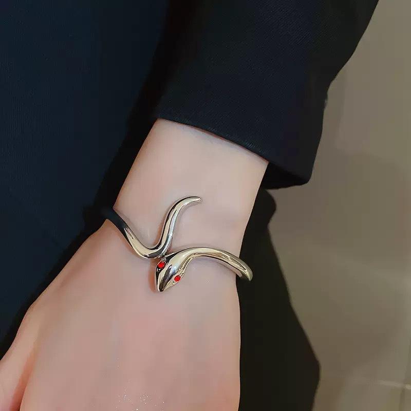 Cold Wind Niche Glossy Snake Bracelet Female Personality Glossy Plain Ring Small Snake Open Bracelet