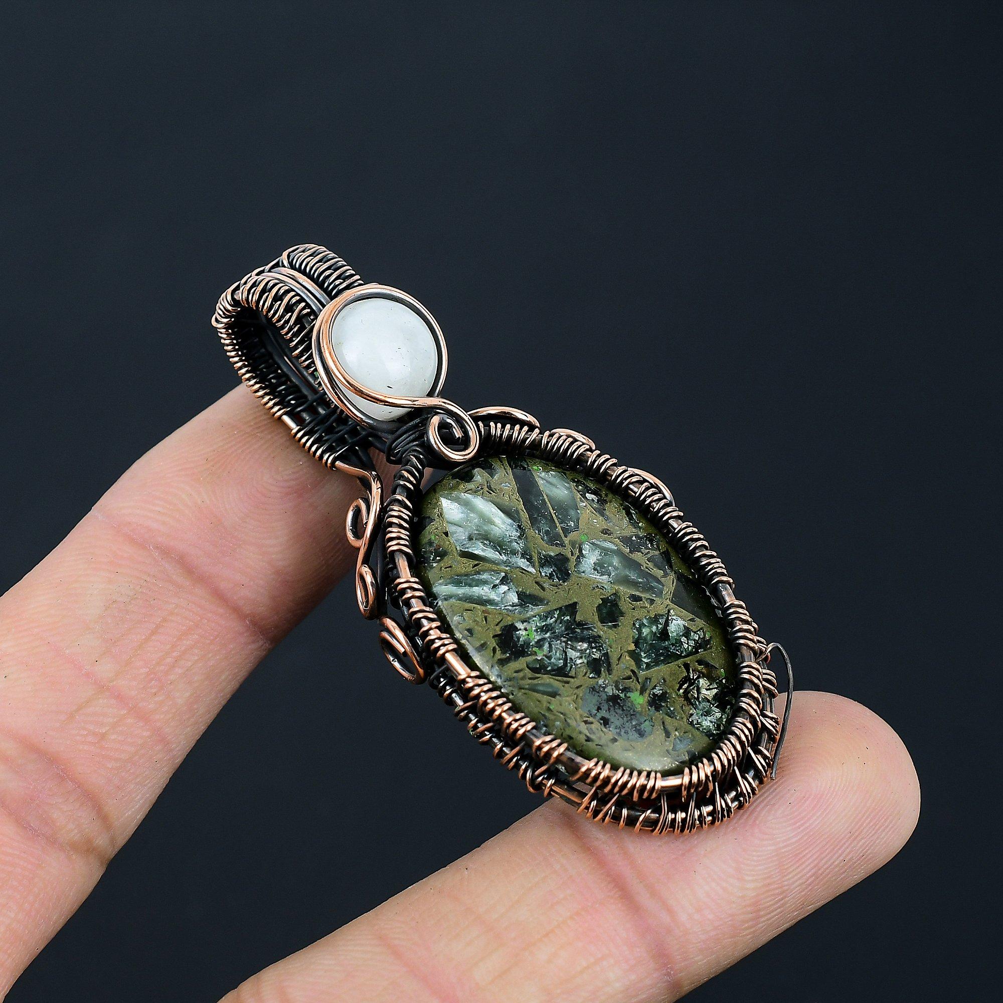 

Медный серафинит и лунный камень, драгоценный камень, медная проволока ручной работы, ювелирный кулон для женщин 2.48 inches зелёный