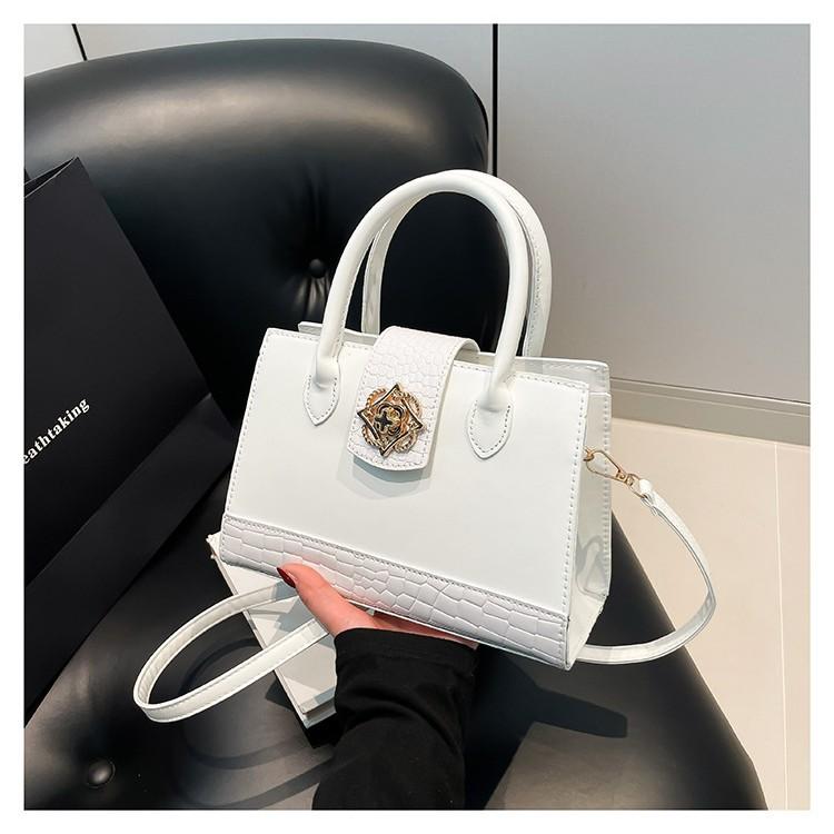 High-value fashion handbag 2025 spring new niche design versatile ins shoulder messenger bag small square bag