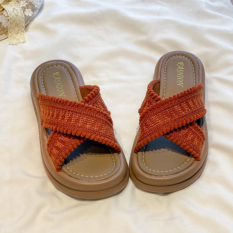 

Muffin beach fashion wear shit new year feeling sandals women 2025 slippers spring and summer step comfortable versatile increase 40 хакі