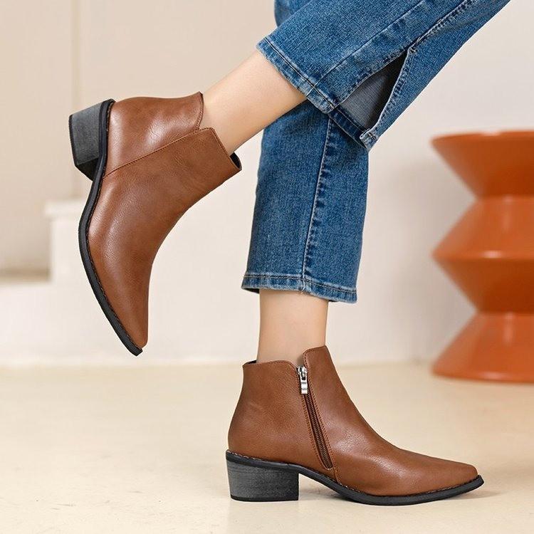 

Autumn new European and American large-size fashion short boots pointed solid color side zipper thick heel short boots 43 коричневий