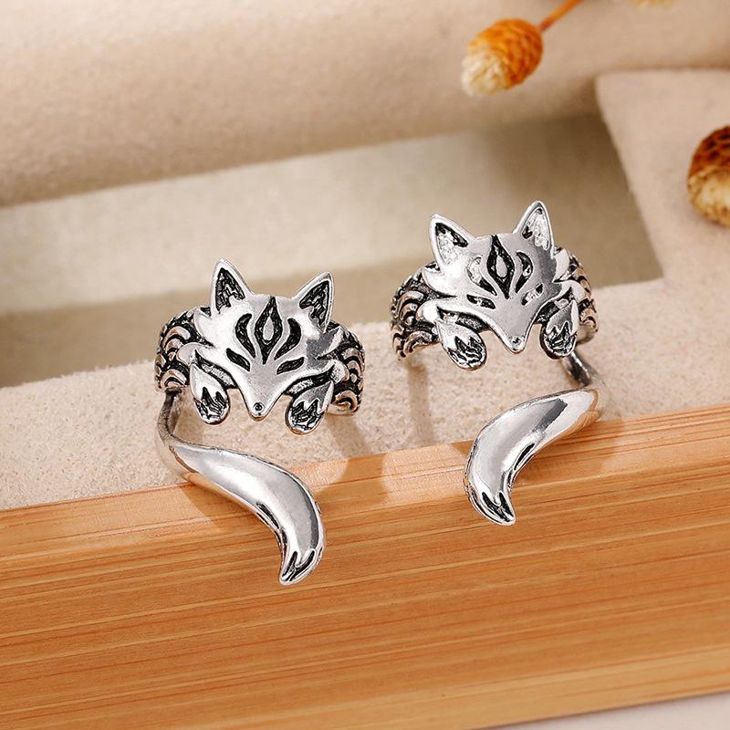 Retro Cute And Small Fox Ears, Russian Non-Porous Domineering Ear Clips, Fashionable Ancient Silver.