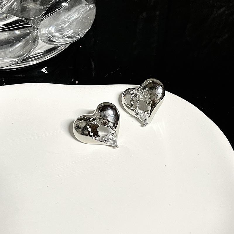 Niche Design Sense Love Stud Earrings Cold Wind French Personality Irregular High-End Sense Earrings Zircon Earrings
