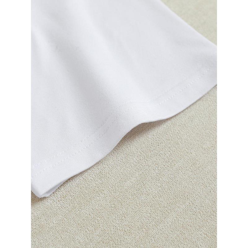 Casual Short-Sleeve T-Shirts for Women, Model , Featuring a Round Neck, Suitable for Spring, Summer