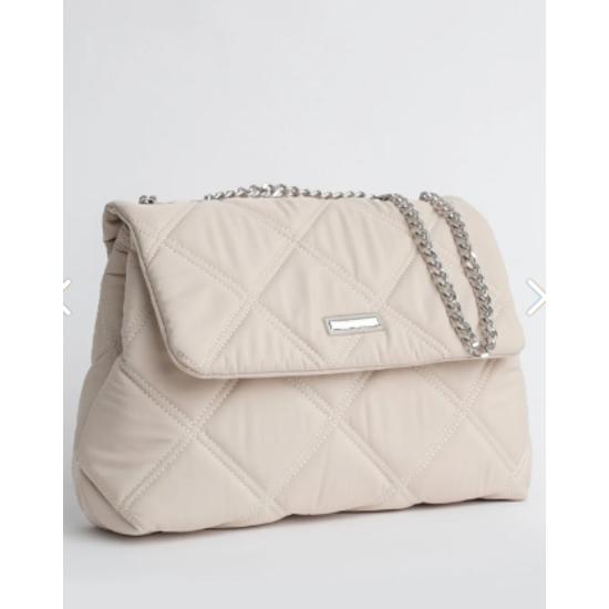 

Женская стеганая тканевая сумка бежевого цвета с цепочкой