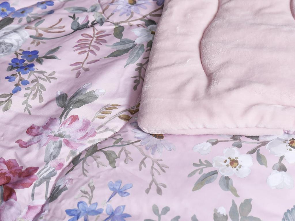 Romance Kosugi Synthetic Quilt, Pink, V&A (Victoria and Albert Museum) William Kilburn