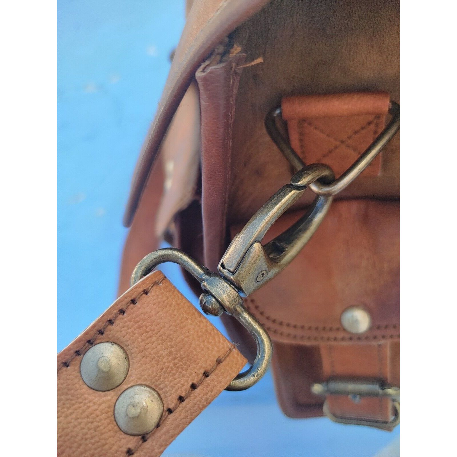 Классическая офисная сумка-мессенджер из натуральной коричневой козьей кожи ручной работы — фото 8