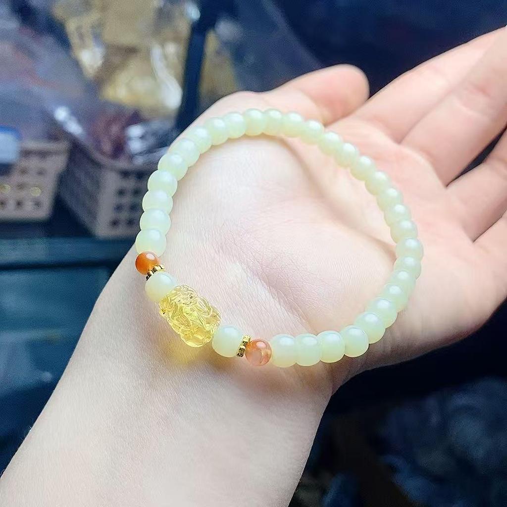 Hetian Jade Pixiu Bead Bracelet: Elegant, Versatile, High-End Fashion for Men and Women.