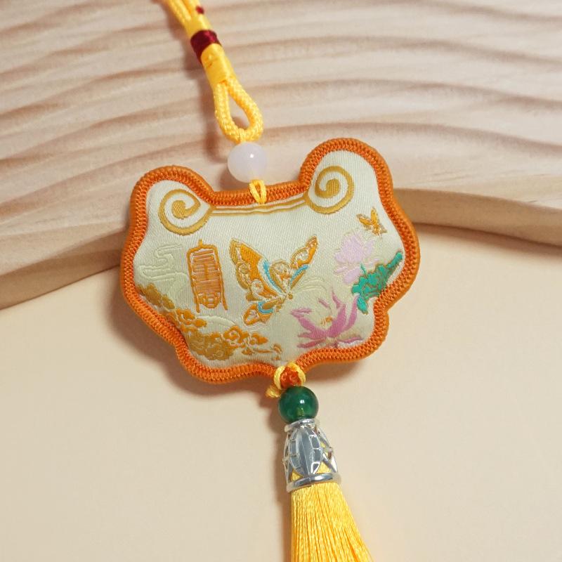 Mid-Autumn Festival Embroidered Peace Charms: Scented Sachets & Hanging Ornaments for Peace and Prosperity.