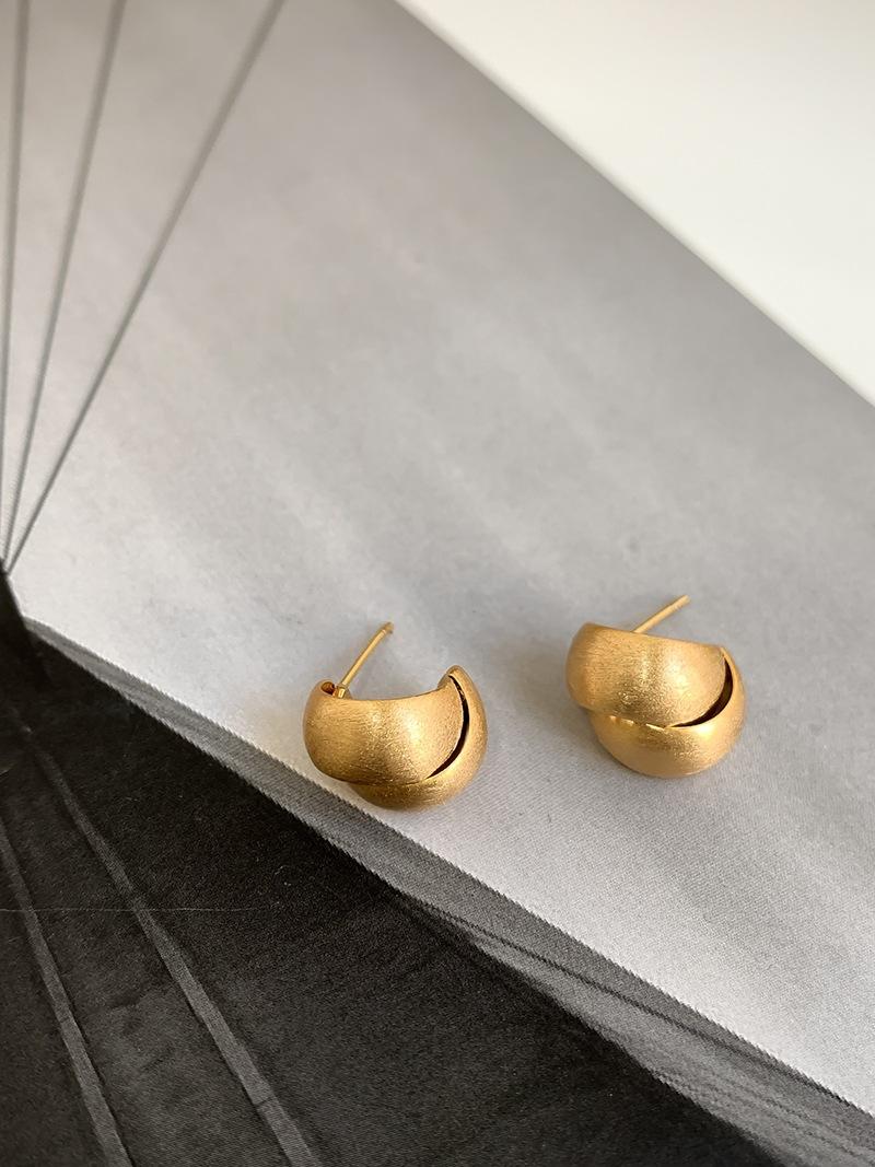 S silver needle niche design brushed metal staggered high-end earrings ins cold wind stud earrings short hipster