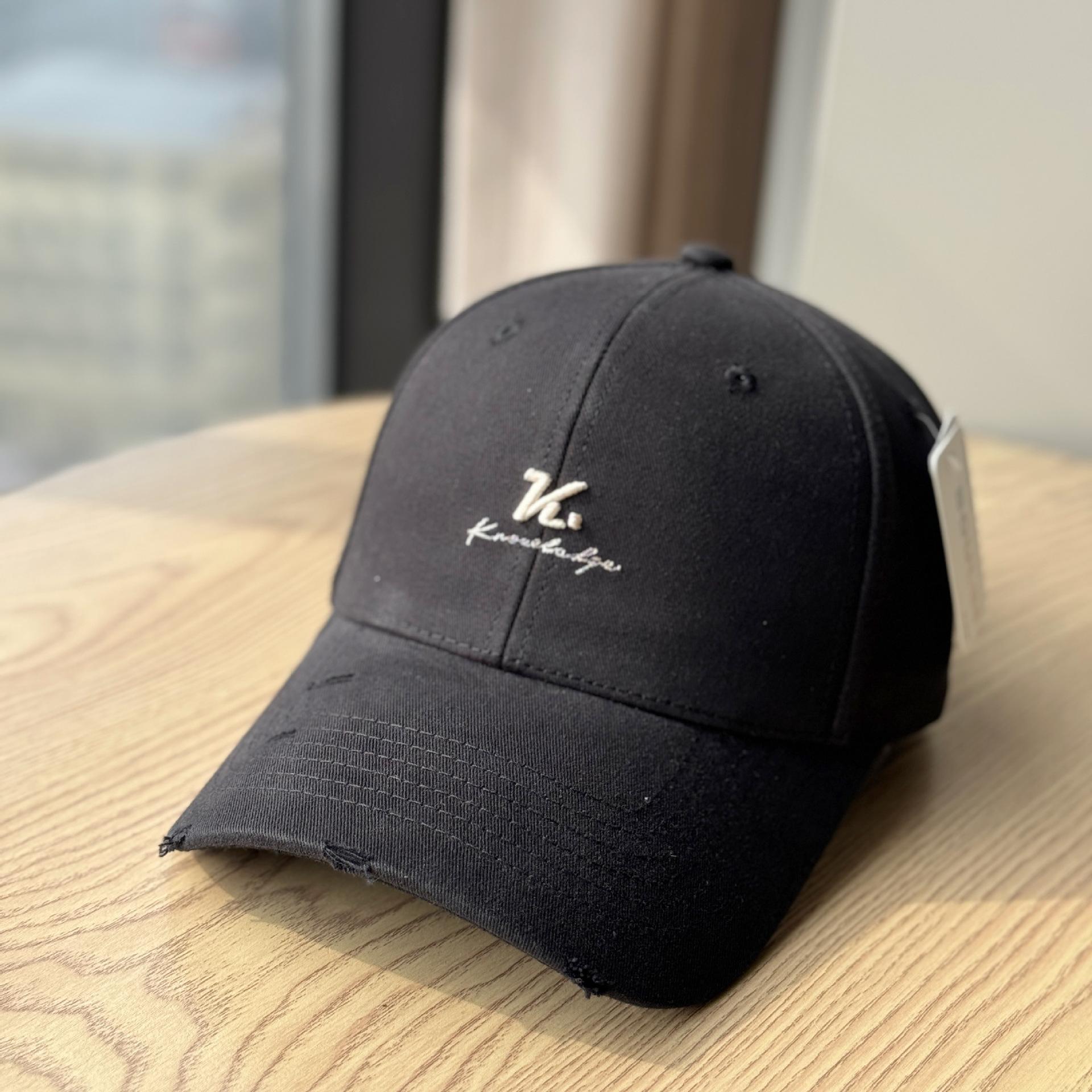 

Korean-style new letter-embroidered hard-top baseball cap for women2026Versatile and face-slimming, this spring-summer baseball cap is fashionable Adult54-60Adjustable чёрный