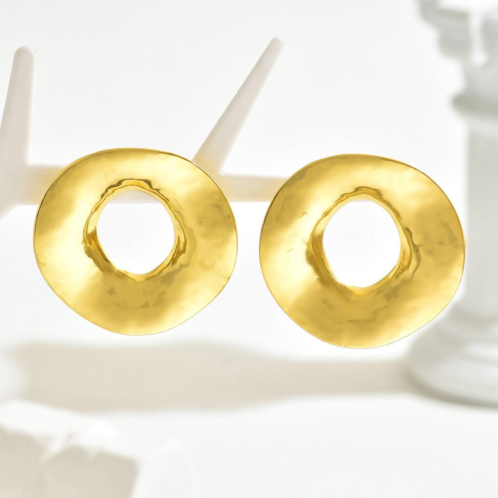 European and American Women's Earrings Niche Light Luxury High-end Circle Hollow Design Earrings Retro