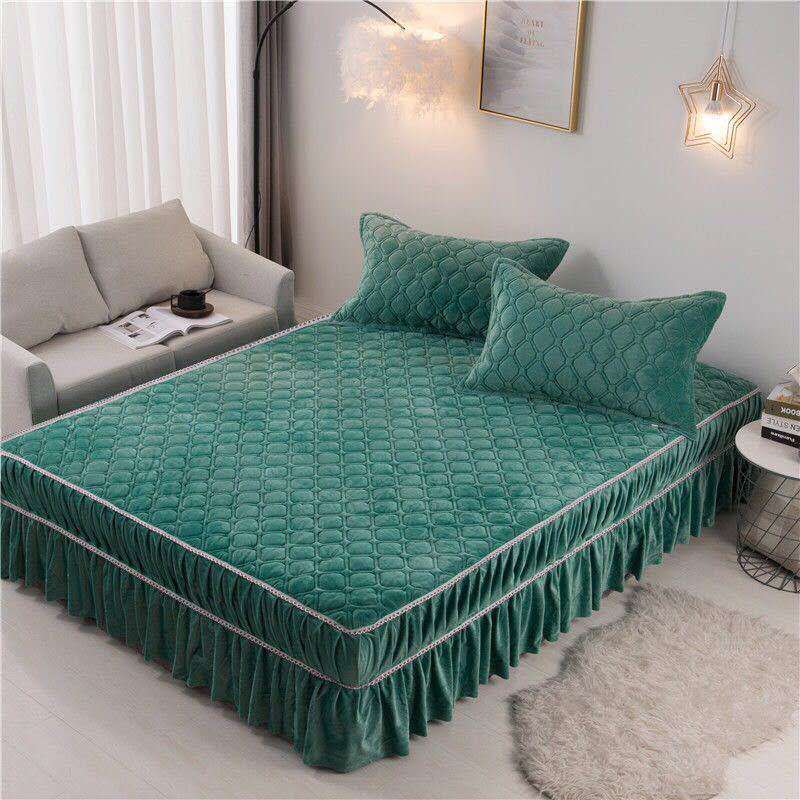 Crystal Velvet Bed Skirt and Pillowcase Three-piece Quilted Thickened Warmth Bed Cover and Bedspread Set