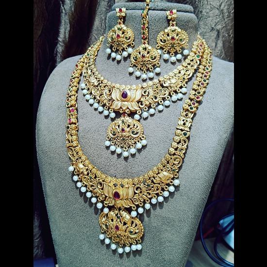 

Элегантный набор ювелирных украшений с золотым покрытием для женщин