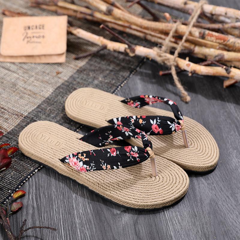2026 New Women's Trendy Summer Flat Bottomed Beach Flip Flops for Women's Outdoor Wear