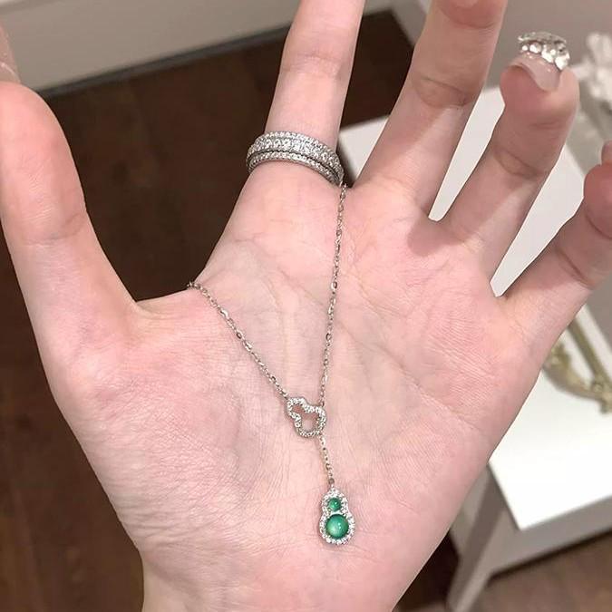 Double Gourd Necklace: Women's Elegant Chinese Style Titanium Steel Clavicle Chain