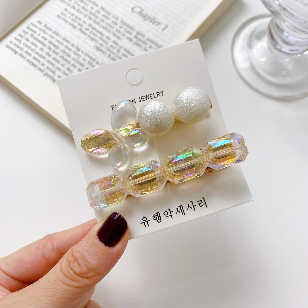 Beautifully Plastic Crafted Hair Claw Clips With Elegant Shapes And Vibrant Colors For Every Hairstyle Needs