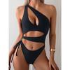 Modischer und sexy One-Shoulder Badeanzug mit unregelmäßigen Ausschnitten, hochtailliert, hochelastische Bademode, trendige Damenbekleidung und Bademode.