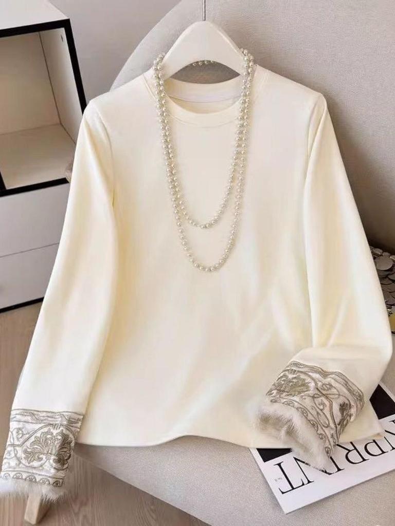 Women's Plus Size Embroidered Thermal Long-Sleeve Top, New Autumn/Winter Warm Loose Fit, Chinese Style.