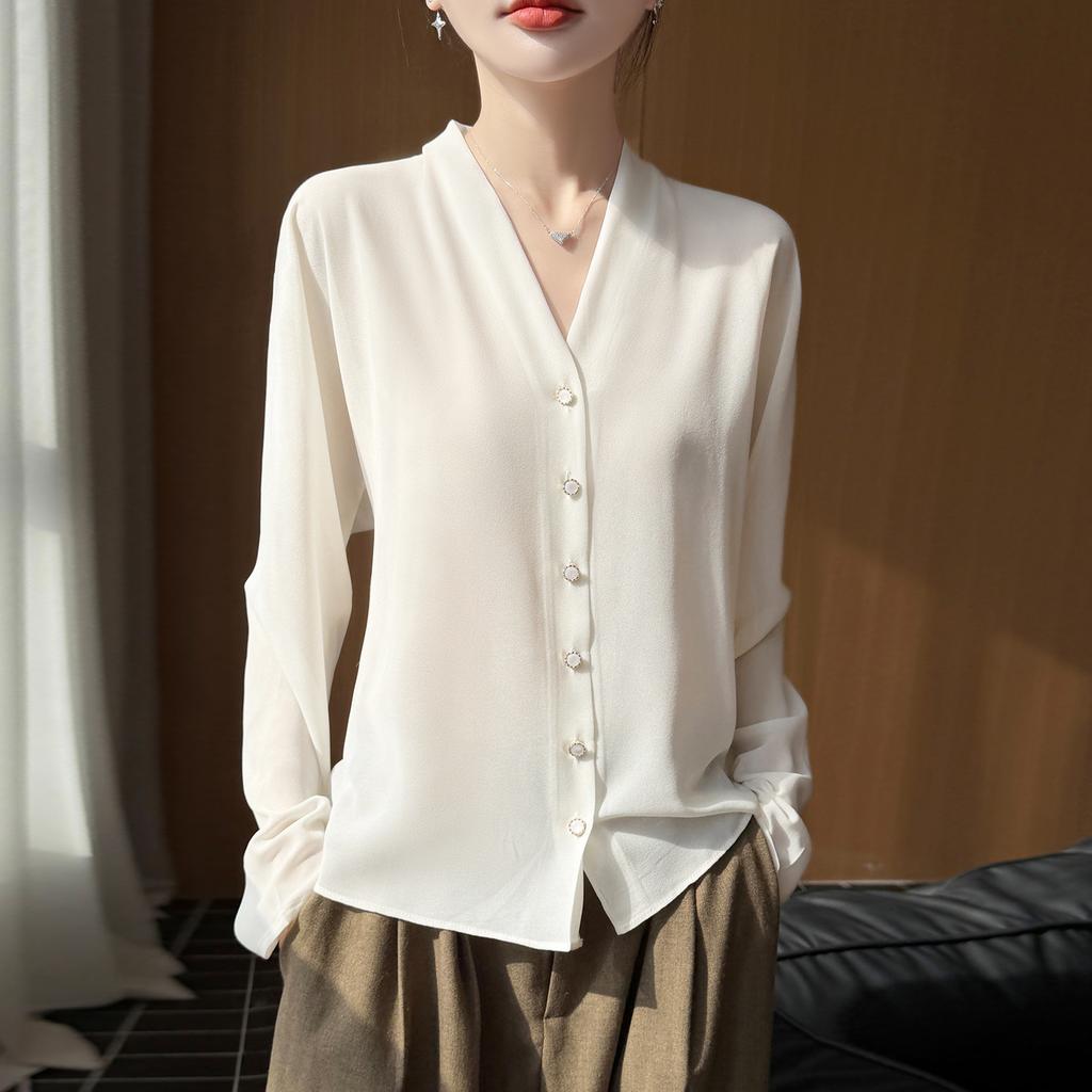 Sunscreen Shirt V-neck Elegant Long-sleeved Cardigan with Printed Buttons, Lightweight Blouse for Spring and Summer, Light and Thin for Ladies.