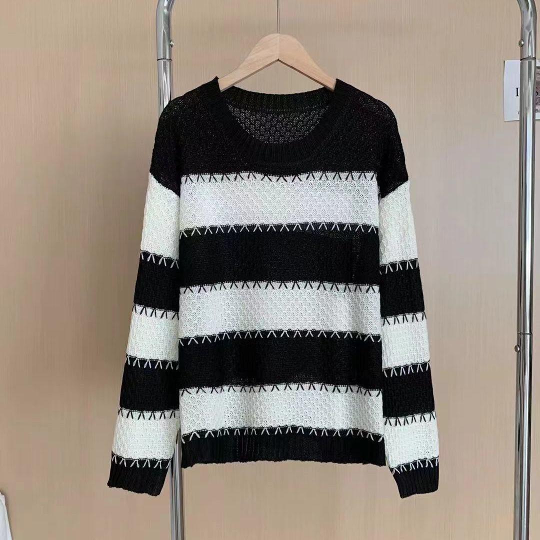 

Women’s Black & White Striped Korean Style Loose Round Neck Sweater L 63-70 kg