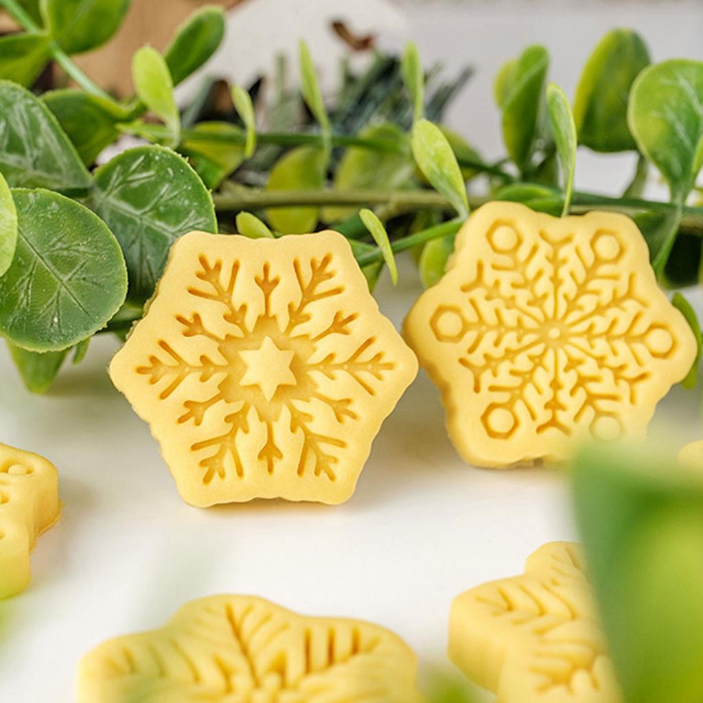 Christmas Snowflake Cookie Cutters Pressable Biscuits Mold Plastic Cookie Stamps DIY Cake Baking Tool Easy to Clean