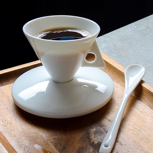 Ručně vařené šálky a podšálky z kostního porcelánu sada se lžičkou na espresso share ins style osobnost malý šálek vynikající vysoká hodnota