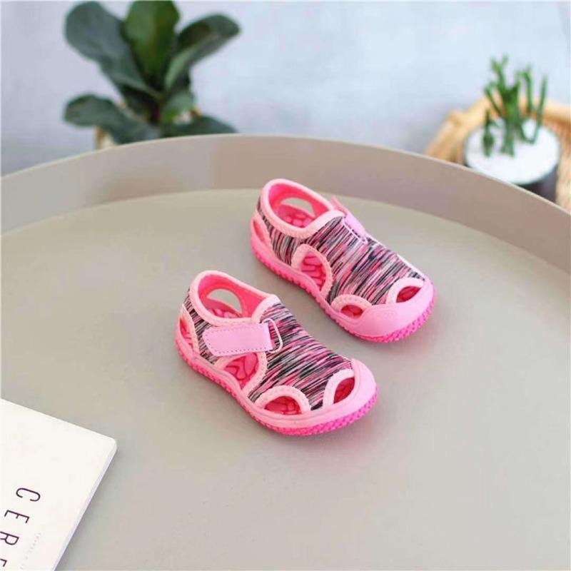 Summer Sandals for Kids 2026 New Breathable Mesh Closed-toe Soft-soled Beach Sandals Boys Barefoot Sneakers
