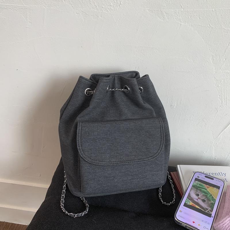 

Женский джинсовый рюкзак 2025 новый большой вместимости модная цепочка студенческий школьный рюкзак повседневный и легкий школьный рюкзак тренд