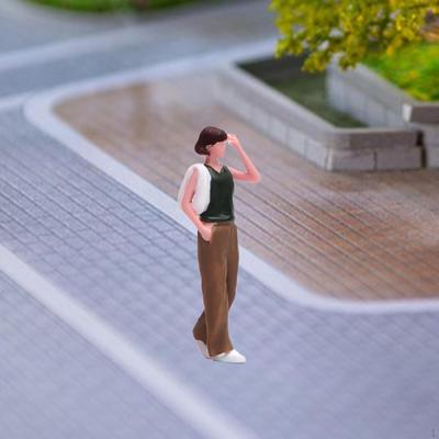 1:64 Girl with Vest Tiny People Model Dioramas Role Play Resin for Miniature Scene