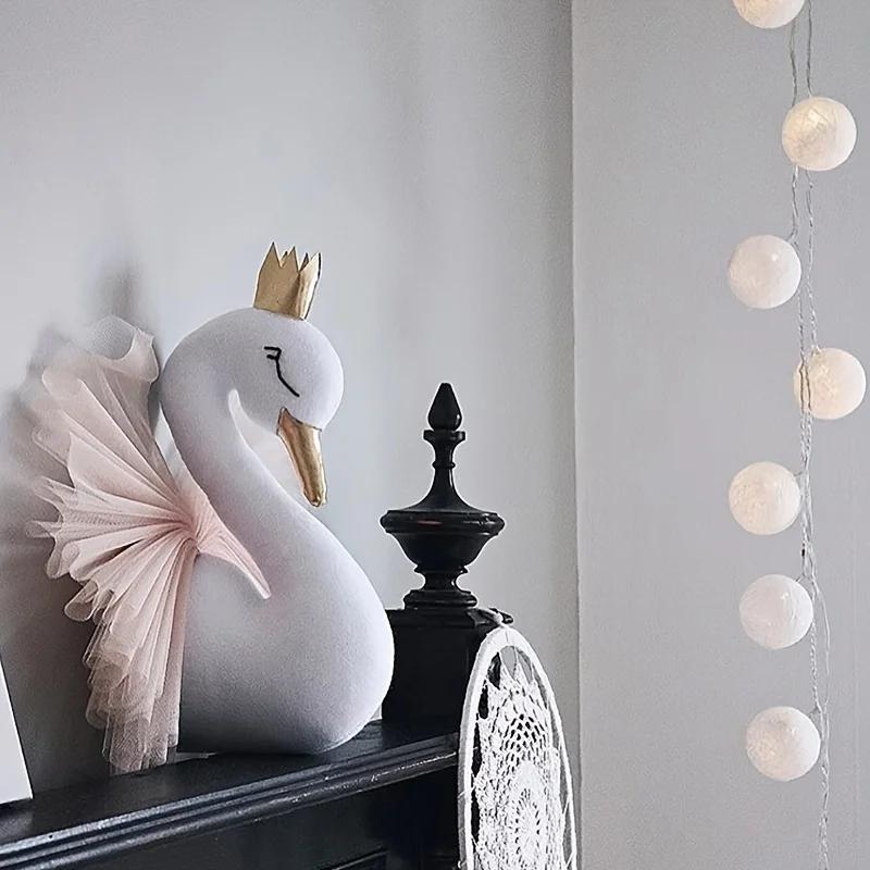 Crown Swan Animal Head Wall Decoration Doll - Princess & Children's Room Decor Perfect for Photographic Backdrop & Home Ornament