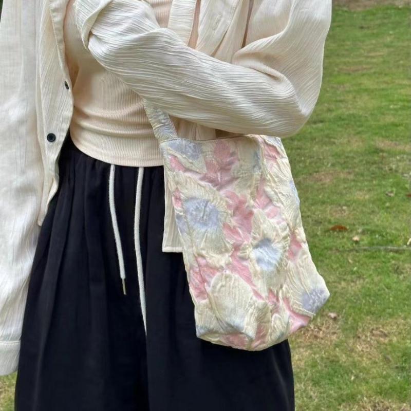 Retro 3D Relief Single Shoulder Underarm Bag for Women Versatile and Portable Large Capacity Canvas Bag for Summer