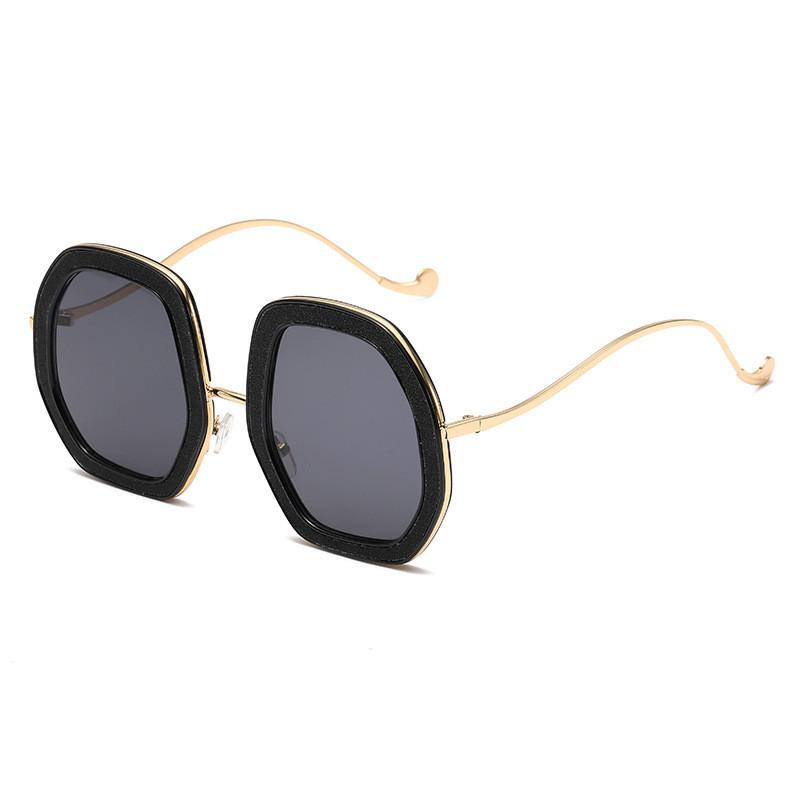 Unisex Stylish Square Sunglasses With Pc Lenses For Travel And Fashion Events