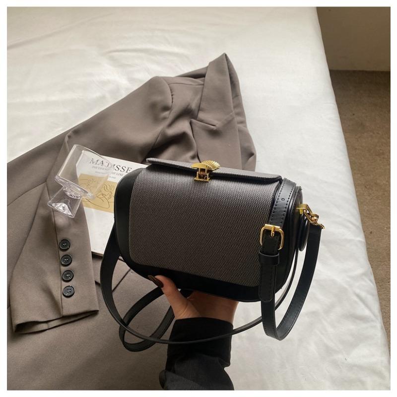 

Niche trend fashion high sense portable pillow bag women s new contrasting color splicing shoulder messenger bag чорний