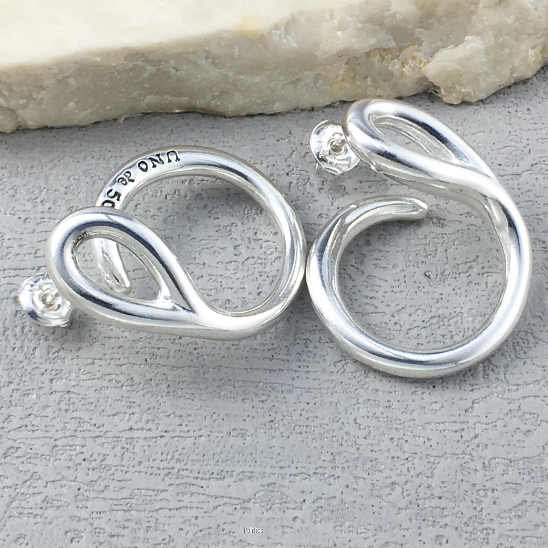 UNOde50 Curved Needle Stud Earrings - Stylish Spanish Design Electroplated