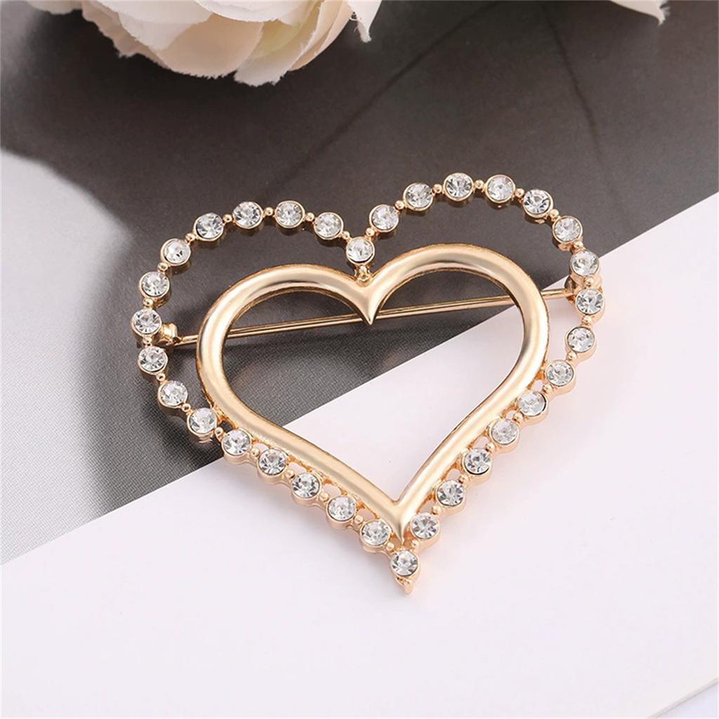 1Pc Creative Personalized Love Brooch Korean Edition Fashion Pin Sweet and Cute Jewelry Accessories Party Birthday Festival Gift