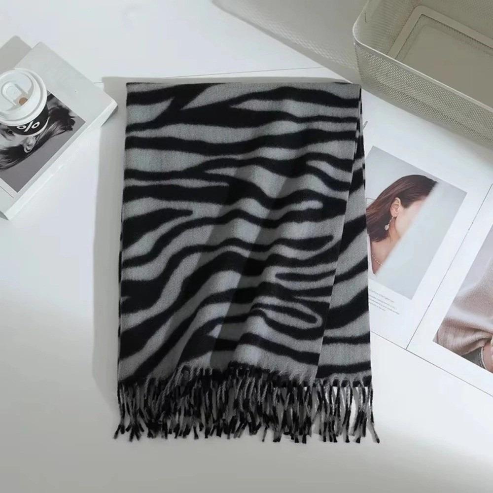 

Autumn Winter Imitation Cashmere Scarf Cold-proof Shoulder Wrap Tassel Neck Warmer Women s Shawl темно-сірий колір