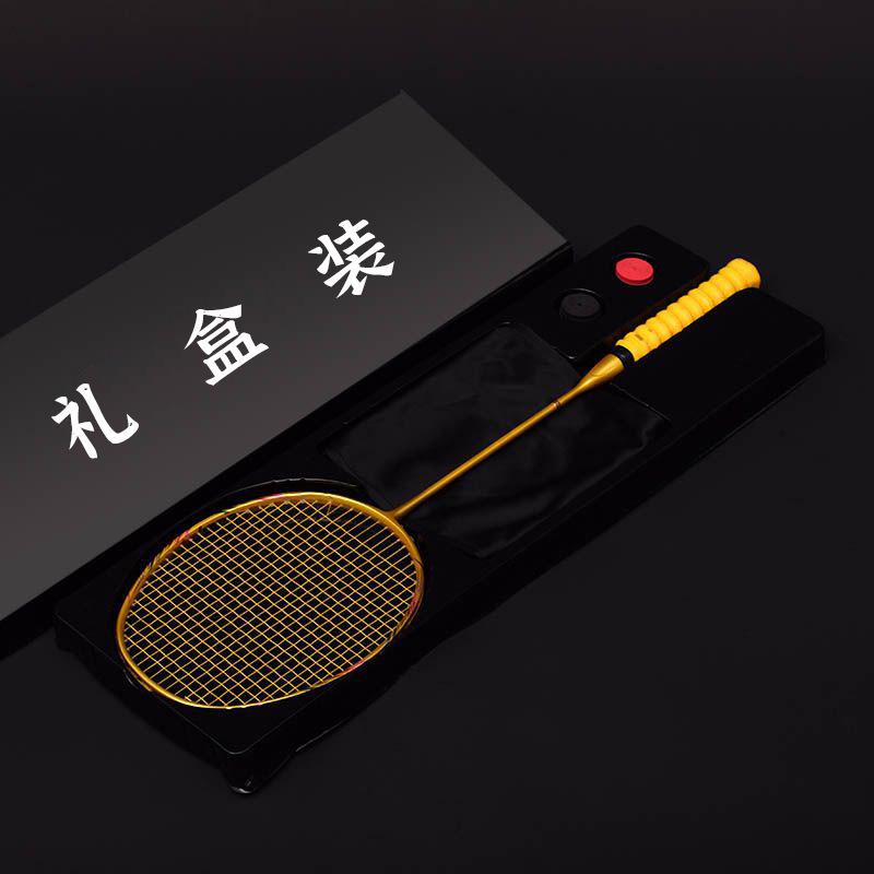 Pacco regalo: Racchetta da Badminton Monopezzo 8U in Full Carbon - Design Offensivo Leggero con Assorbimento degli Urti