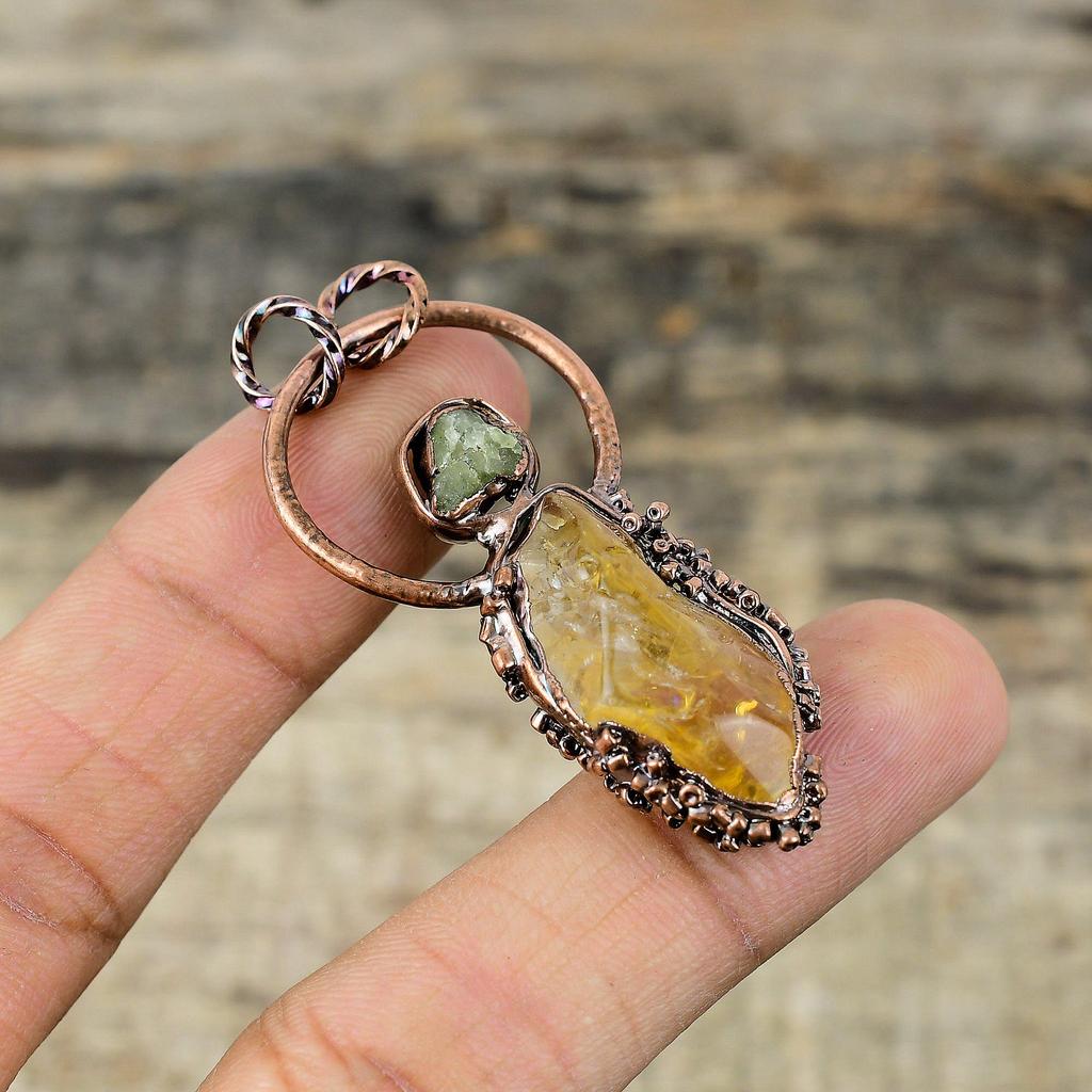 Pendentif en pierre précieuse brute de citrine Pendentif en cuivre électroformé Pendentif en tourmaline verte brute fait à la main Bijoux en cuivre électroformé pour cadeau